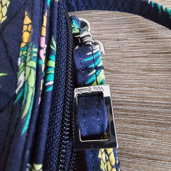 Vera Bradley Quilted Wallet Clutch Pineapple Print Navy Blue Wristlet Phone - Picture 6 of 10